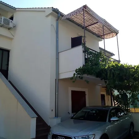 Appartamento Mladen Za Familiju