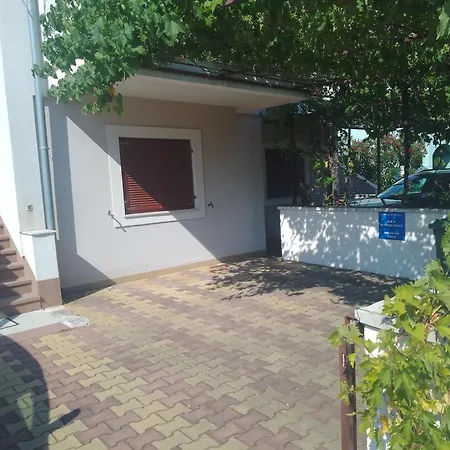 Appartamento Mladen Za Familiju Vodice